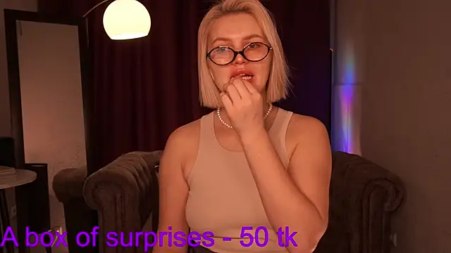 Amelia Wells online show from December 5, 3:49 am