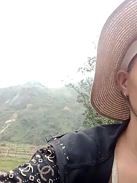 donna-bae online show from March 25, 10:03 am