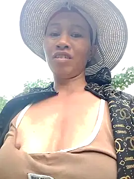 donna-bae online show from April 13, 10:19 am