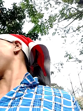 donna-bae online show from February 16, 9:41 am