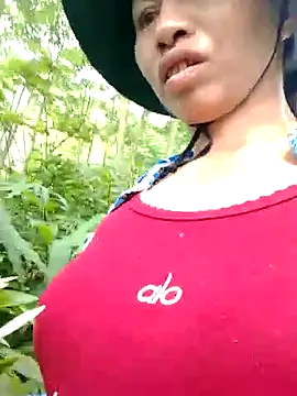 Snapshot of donna-bae chatting on May 7, 1:32 am donna-bae online show from May 7, 1:32 am