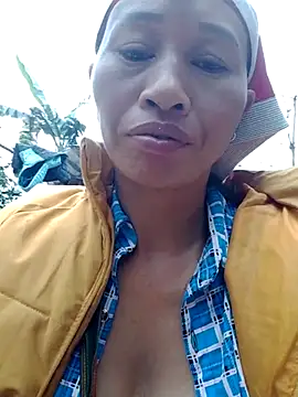 donna-bae online show from February 19, 10:01 am