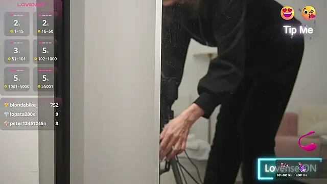 Snapshot of adisson_fox chatting on December 3, 7:08 am adisson fox online show from December 3, 7:08 am