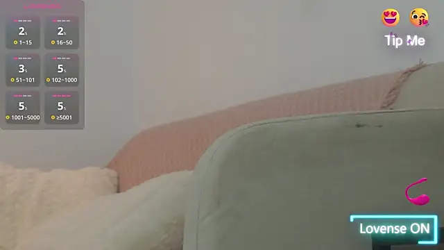 Snapshot of adisson_fox chatting on December 14, 7:03 am adisson fox online show from December 14, 7:03 am