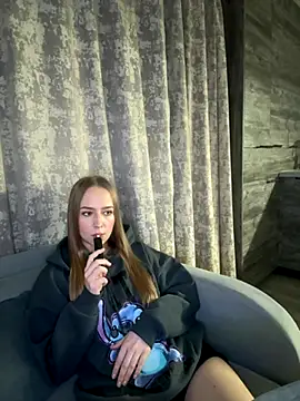 Snapshot of MissOyee chatting on December 2, 7:15 pm MissOyee online show from December 2, 7:15 pm