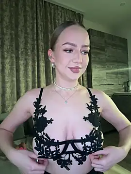 MissOyee online show from February 3, 7:41 pm