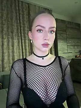 MissOyee online show from February 12, 7:13 pm