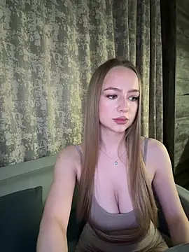 Snapshot of MissOyee chatting on November 22, 7:35 pm MissOyee online show from November 22, 7:35 pm