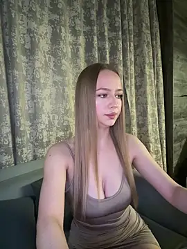 Snapshot of MissOyee chatting on November 11, 7:08 pm MissOyee online show from November 11, 7:08 pm