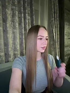 MissOyee online show from February 7, 7:11 pm