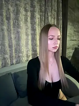 Snapshot of MissOyee chatting on November 14, 6:55 pm MissOyee online show from November 14, 6:55 pm