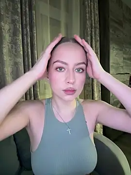 MissOyee online show from February 8, 7:22 pm