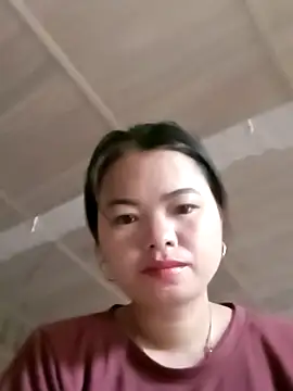 emly-xinh18 online show from November 12, 1:43 am