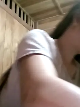 emly-xinh18 online show from October 22, 9:35 pm