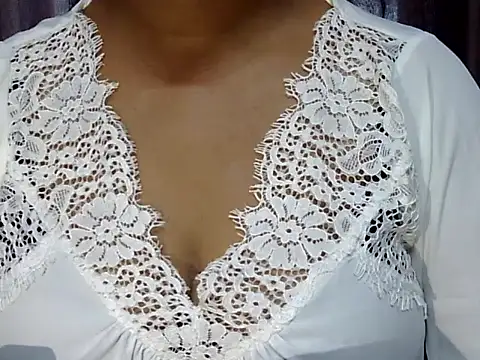 Snapshot of SURBHI_98 chatting on September 18, 7:22 am SURBHI 98 online show from September 18, 7:22 am