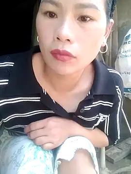 Snapshot of Qinjid002 chatting on October 30, 2:32 am Qinjid002 online show from October 30, 2:32 am