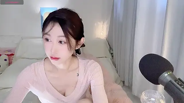 ai-ai-mi online show from March 24, 2:33 am
