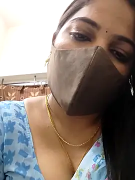 Snapshot of hottamil_honey_couples chatting on October 1, 10:57 pm hottamil honey couples online show from October 1, 10:57 pm