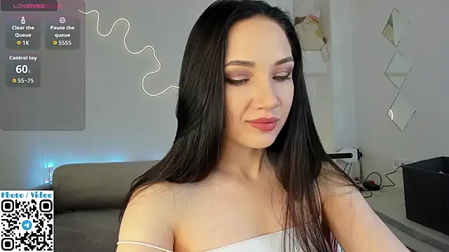 Snapshot of Helen_Spark chatting on November 1, 1:56 am Helen Spark online show from November 1, 1:56 am