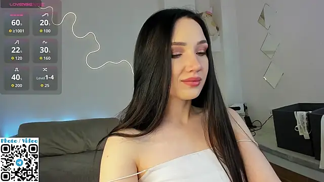 Snapshot of Helen_Spark chatting on November 23, 1:48 am Helen Spark online show from November 23, 1:48 am