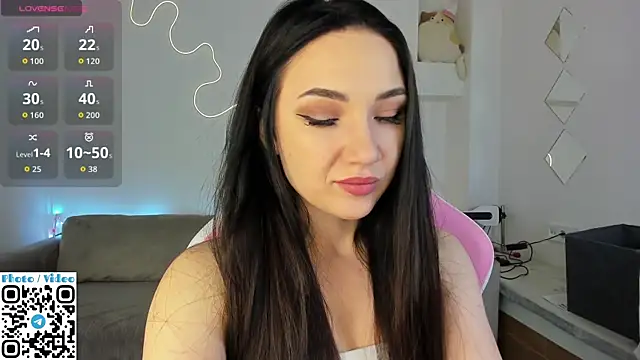 Snapshot of Helen_Spark chatting on October 22, 2:00 am Helen Spark online show from October 22, 2:00 am