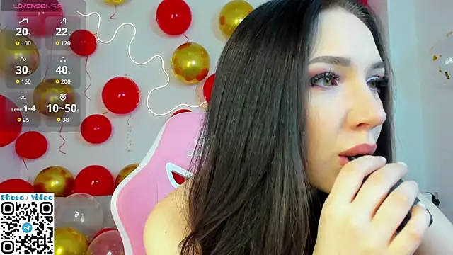 Snapshot of Helen_Spark chatting on October 10, 2:01 am Helen Spark online show from October 10, 2:01 am