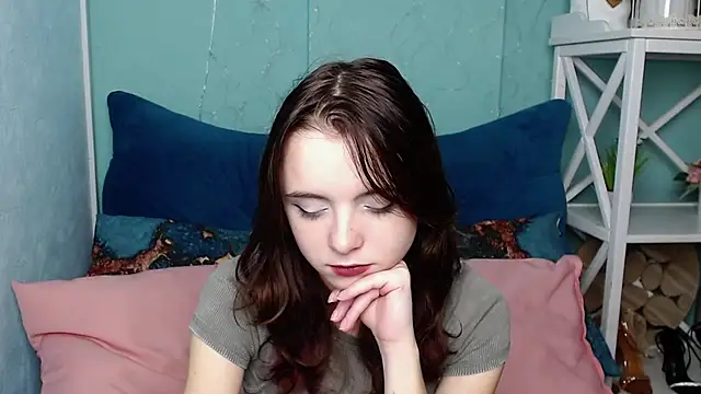 VivienneRo online show from October 9, 4:46 am