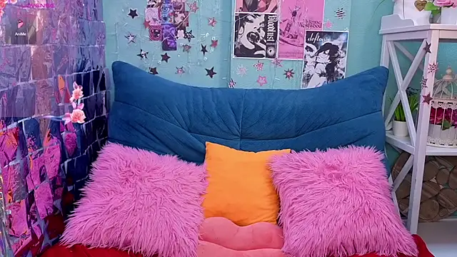 VivienneRo online show from April 5, 4:52 am