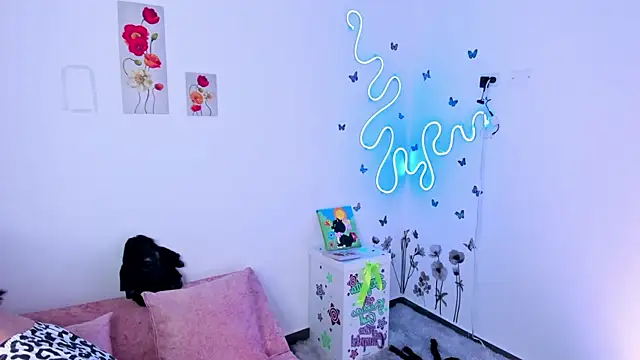 lilielou  online show from December 20, 6:22 pm