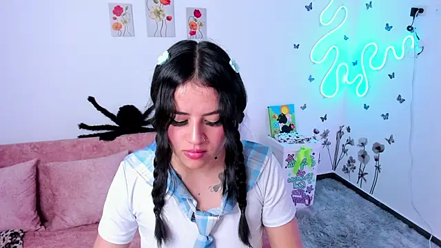 lilielou  online show from January 7, 9:09 pm