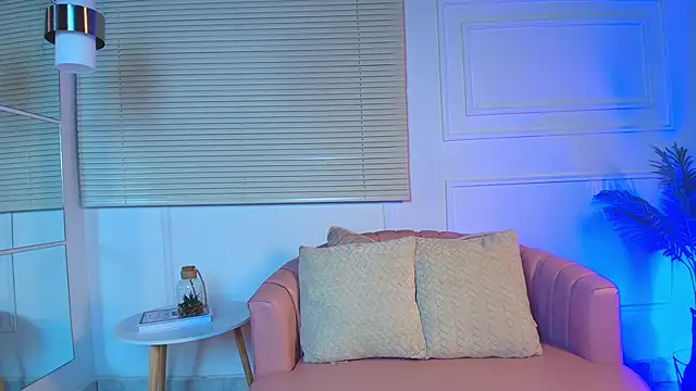 alessia moon1 online show from October 23, 1:10 pm