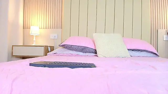 alessia moon1 online show from February 11, 12:05 pm