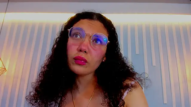 Snapshot of SweetStarr_ chatting on October 13, 1:56 pm SweetStarr online show from October 13, 1:56 pm