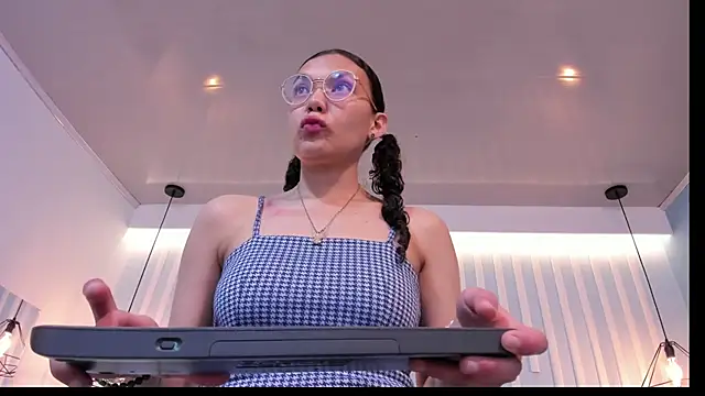 SweetStarr  online show from November 6, 12:31 pm