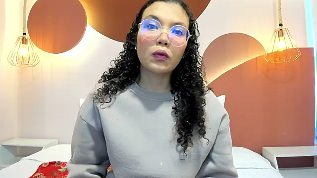 Snapshot of SweetStarr_ chatting on September 23, 12:45 pm SweetStarr online show from September 23, 12:45 pm