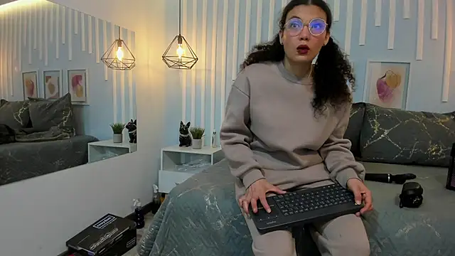 SweetStarr  online show from October 21, 12:37 pm