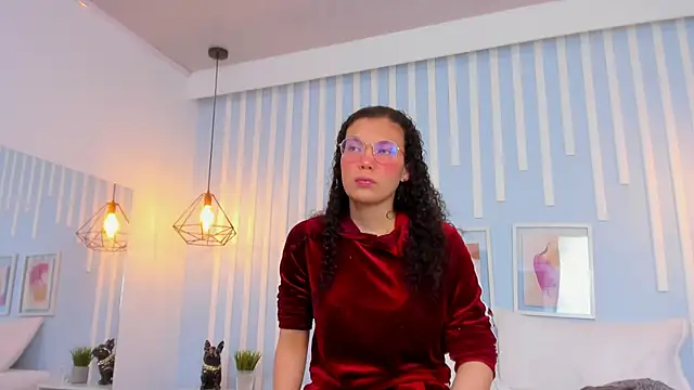 Snapshot of SweetStarr_ chatting on October 5, 1:46 pm SweetStarr online show from October 5, 1:46 pm