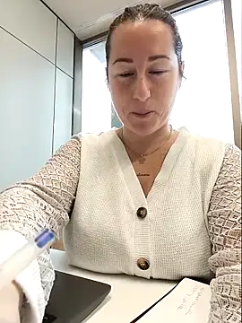 bichota85 online show from February 2, 9:30 am