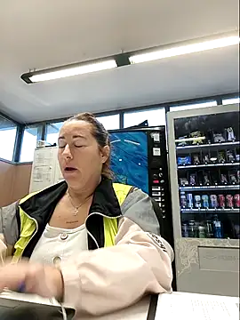 bichota85 online show from October 7, 10:05 am