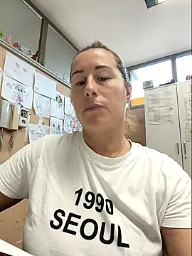 bichota85 online show from October 14, 11:00 am