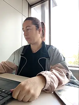 bichota85 online show from December 3, 9:31 am