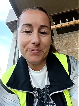 bichota85 online show from October 6, 9:54 am