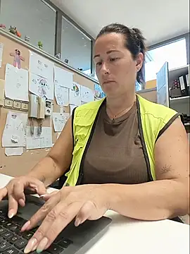Snapshot of bichota85 chatting on June 15, 10:04 am bichota85 online show from June 15, 10:04 am