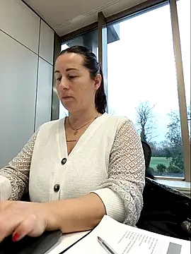 bichota85 online show from December 22, 9:20 am