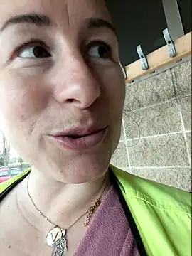 bichota85 online show from March 19, 10:59 am