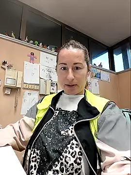 bichota85 online show from October 29, 10:58 am