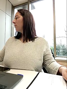 bichota85 online show from March 4, 10:34 am