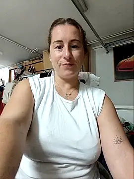 bichota85 online show from October 13, 7:26 pm