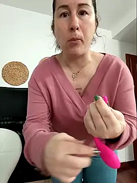 bichota85 online show from March 27, 10:49 am