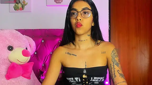 dahiiangomezz online show from September 19, 8:40 am